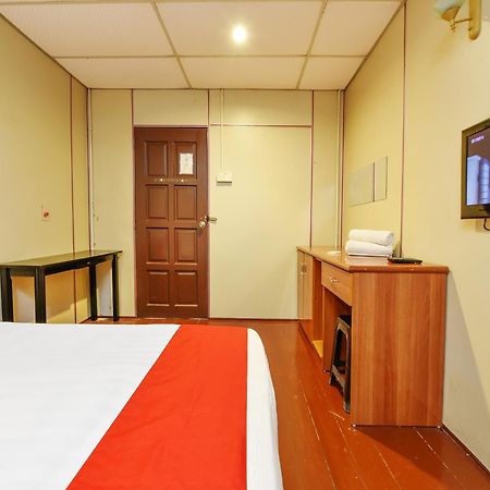Oyo 90627 Pulau Ketam Inn Кланг Экстерьер фото